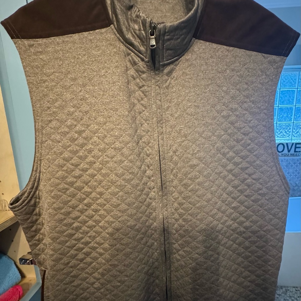 Daniel Cremieux Quilted Vest with Brown Accents